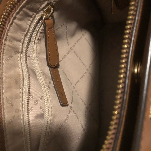 MK Charlotte Small Saffiano Leather 2-in-1 Tote Bag with matching wallet - Picture 6 of 7